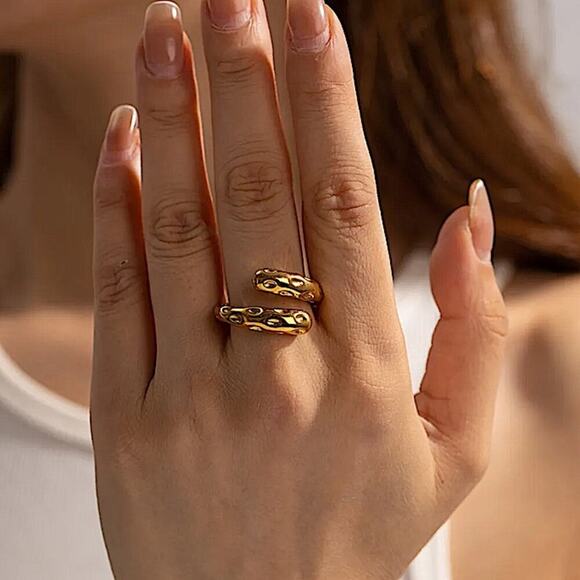 Gold Plated Irregular Hammered Ring Dented - Picture 4 of 9